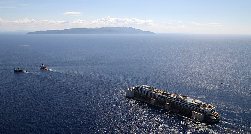Illustration for article titled El viaje final del crucero Costa Concordia, en imágenes